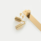 Set di Piastra per Manopola Fluted in Ottone Contemporaneo Elara Haus