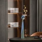 Lampada da Tavolo Elara Haus a Forma di Figura con Luce a Cappello