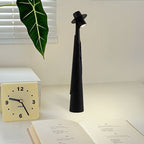 Lampada da Tavolo Elara Haus a Forma di Figura con Luce a Cappello