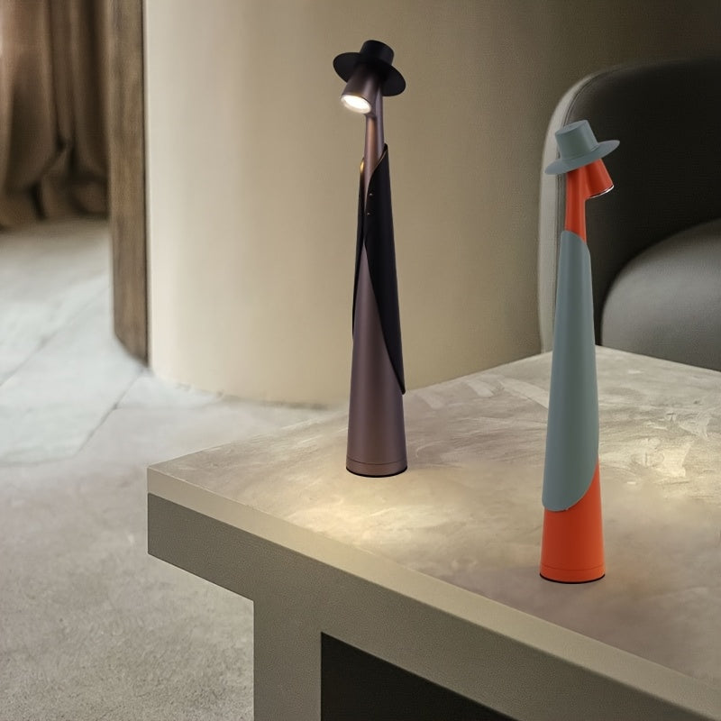 Lampada da Tavolo Elara Haus a Forma di Figura con Luce a Cappello