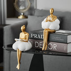 Scultura Donna che Legge in Oro Elara Haus su Nuvola - Decorazione da Mensola