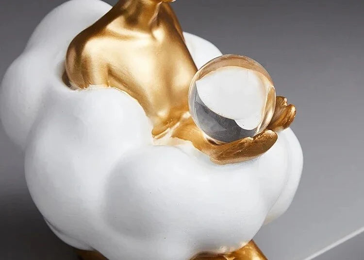 Scultura Donna che Legge in Oro Elara Haus su Nuvola - Decorazione da Mensola