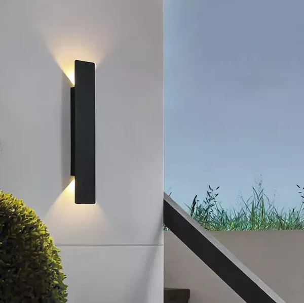 Elara Haus Totem Facciata Lineare – LED Architettonico Impermeabile Opaco