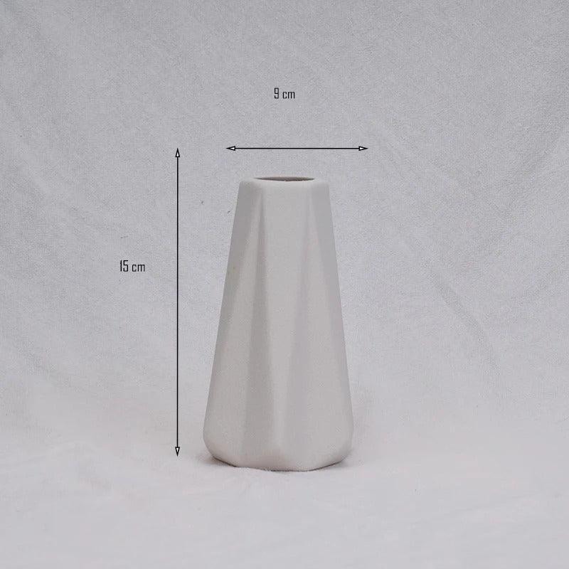 Vaso in Argilla Moderno a Forma Conica Elara Haus – Ceramica Maculata
