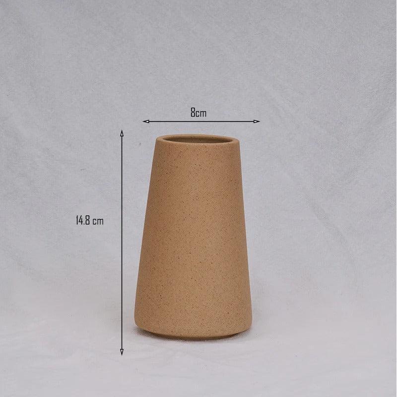 Vaso in Argilla Moderno a Forma Conica Elara Haus – Ceramica Maculata