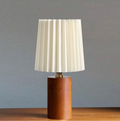 Lampada da comodino moderna con base in legno plissettata Elara Haus
