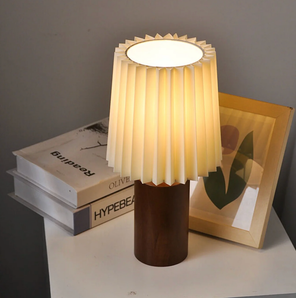 Lampada da comodino moderna con base in legno plissettata Elara Haus