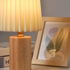 Lampada da comodino moderna con base in legno plissettata Elara Haus