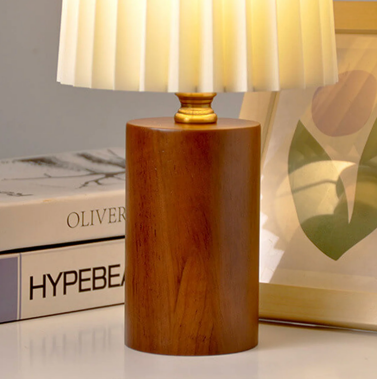 Lampada da comodino moderna con base in legno plissettata Elara Haus