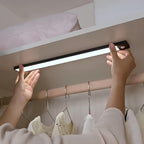 Elara Haus Luce LED con Sensore di Movimento - Illuminazione Wireless Ricaricabile in Plastica