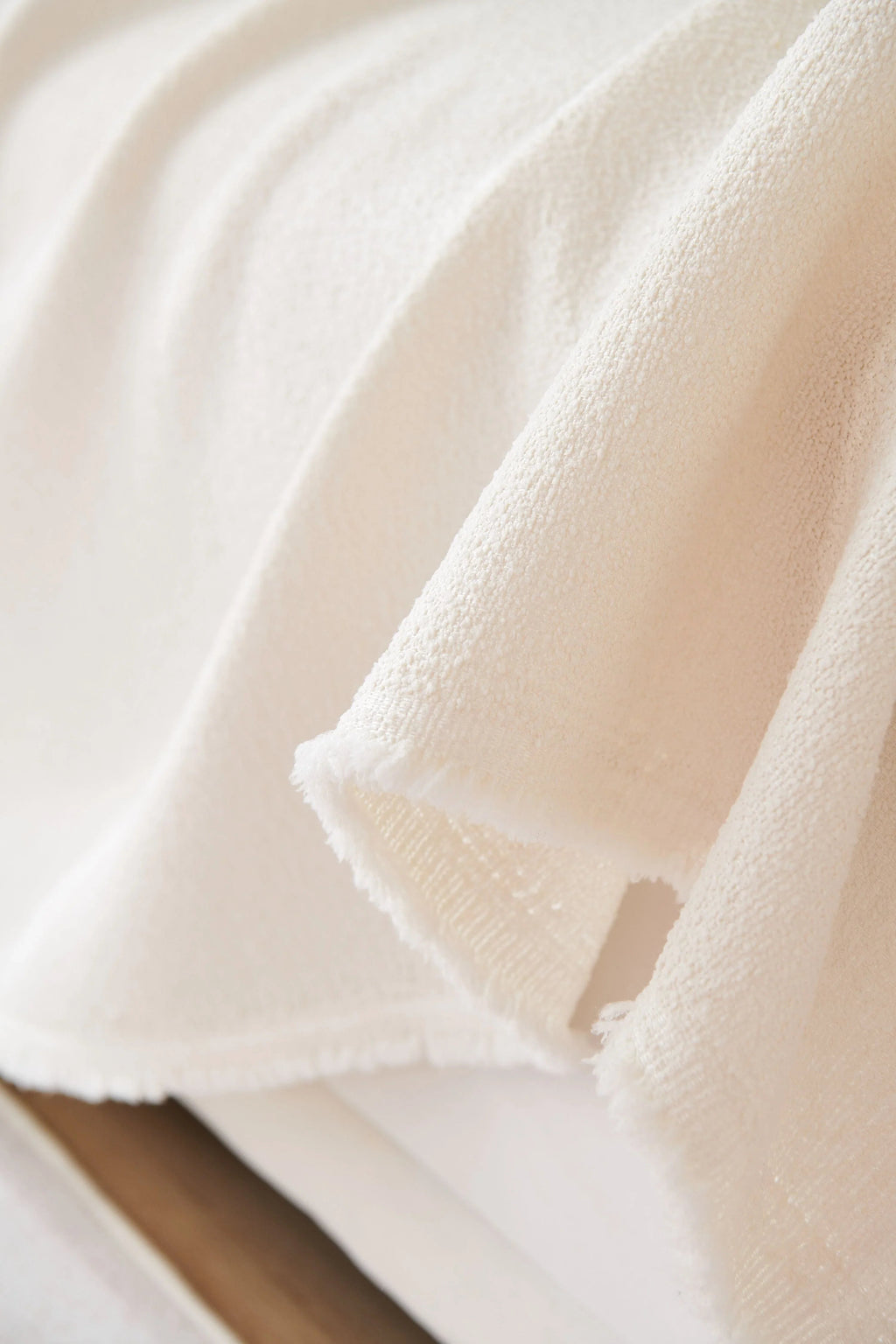 Elara Haus Mousoon Throw - Bianco Sporco