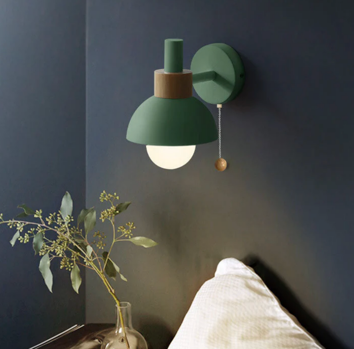 Applique a Muro Elara Haus Nordic Dome con Accento in Legno e Catena di Trazione