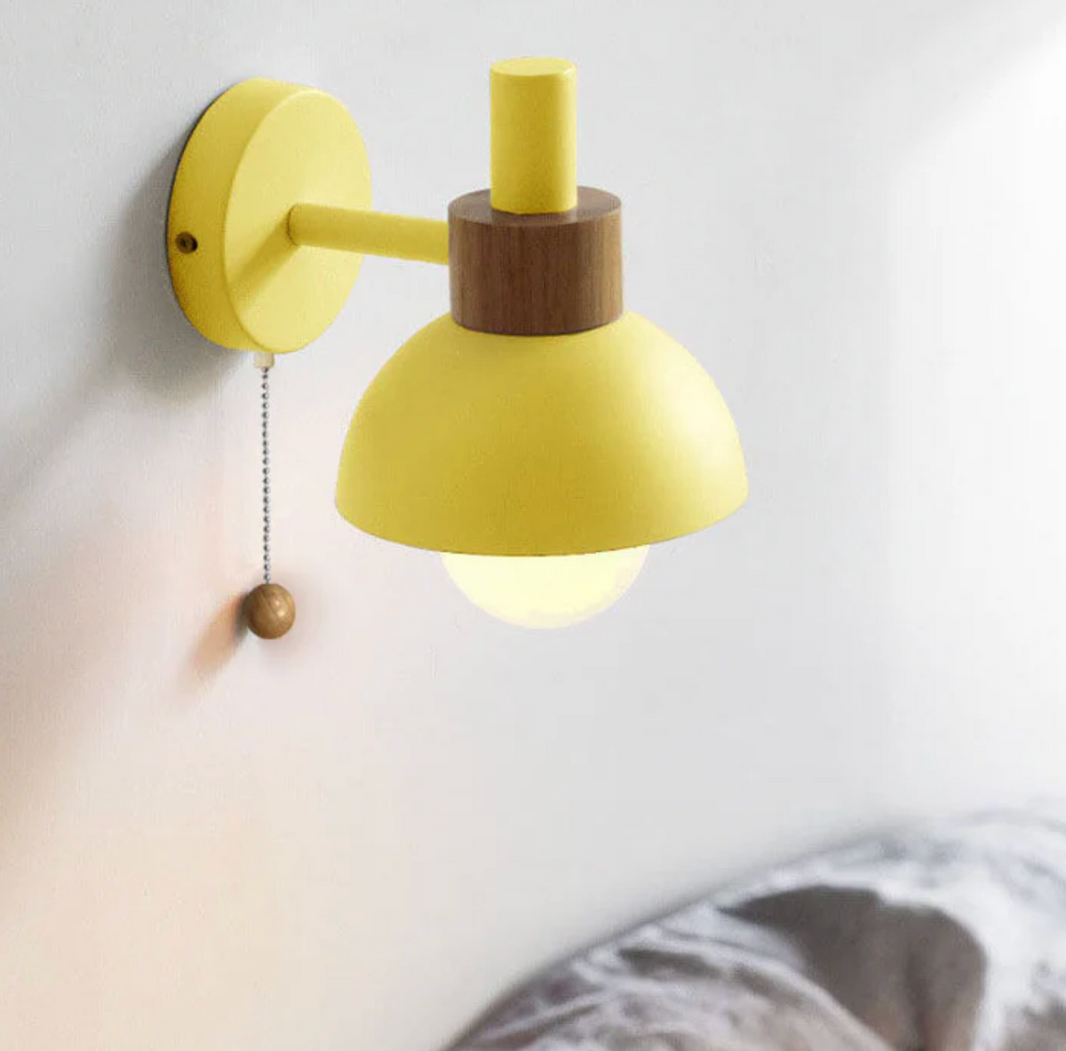 Applique a Muro Elara Haus Nordic Dome con Accento in Legno e Catena di Trazione