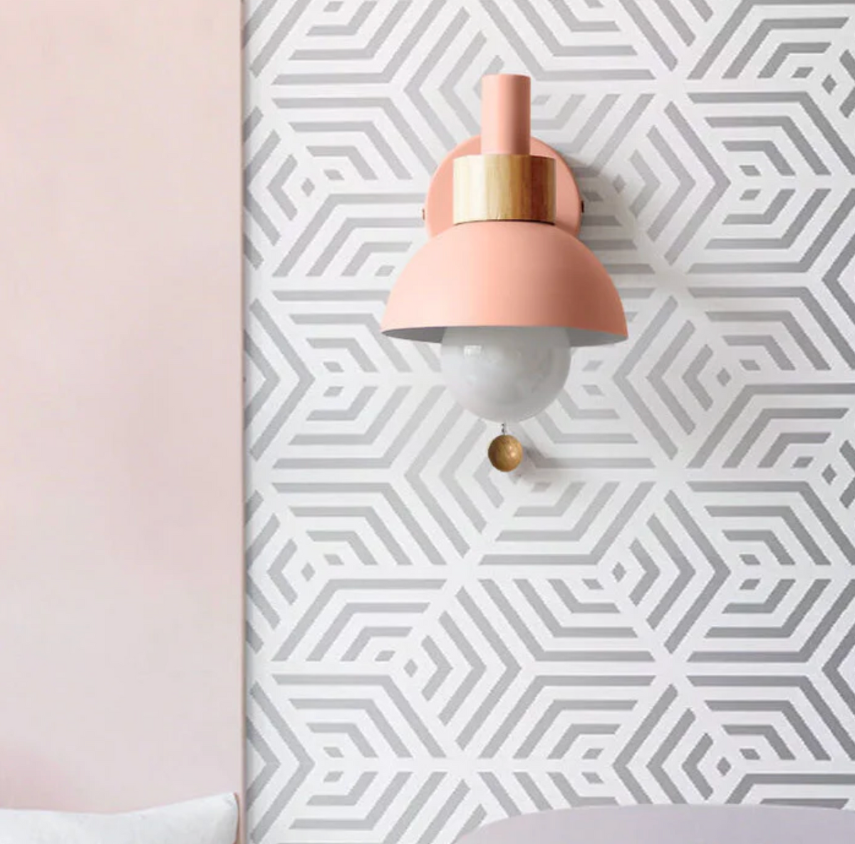 Applique a Muro Elara Haus Nordic Dome con Accento in Legno e Catena di Trazione