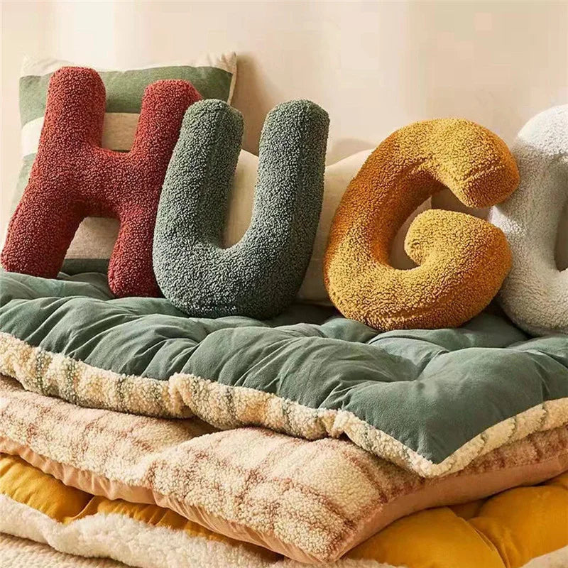 Cuscino Personalizzato in Velluto con Lettere dell'Alfabeto Elara Haus