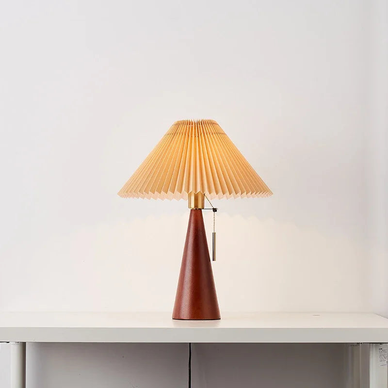 Lampada da Tavolo Elara Haus con Paralume Pieghettato e Base in Legno