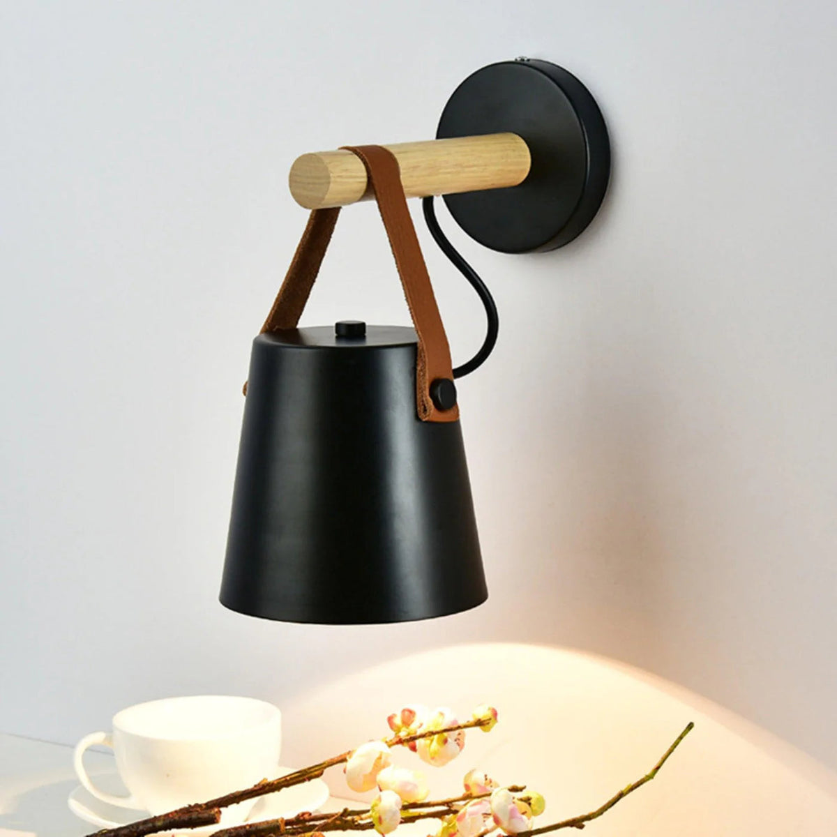 Applique da Parete Elara Haus Scandi Minimalista con Cinghia in Pelle