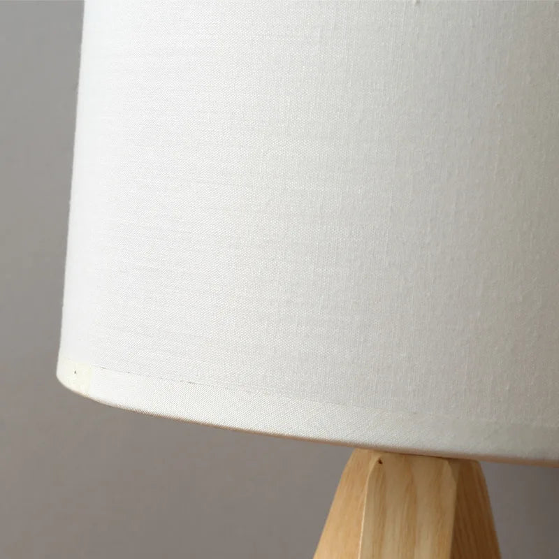 Lampada da Tavolo in Legno Scandi Elara Haus - Fissaggio Ambientale Caldo per la Camera da Letto