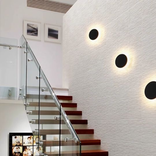 Applique Elara Haus - Luce da parete LED rotonda in alluminio retroilluminata