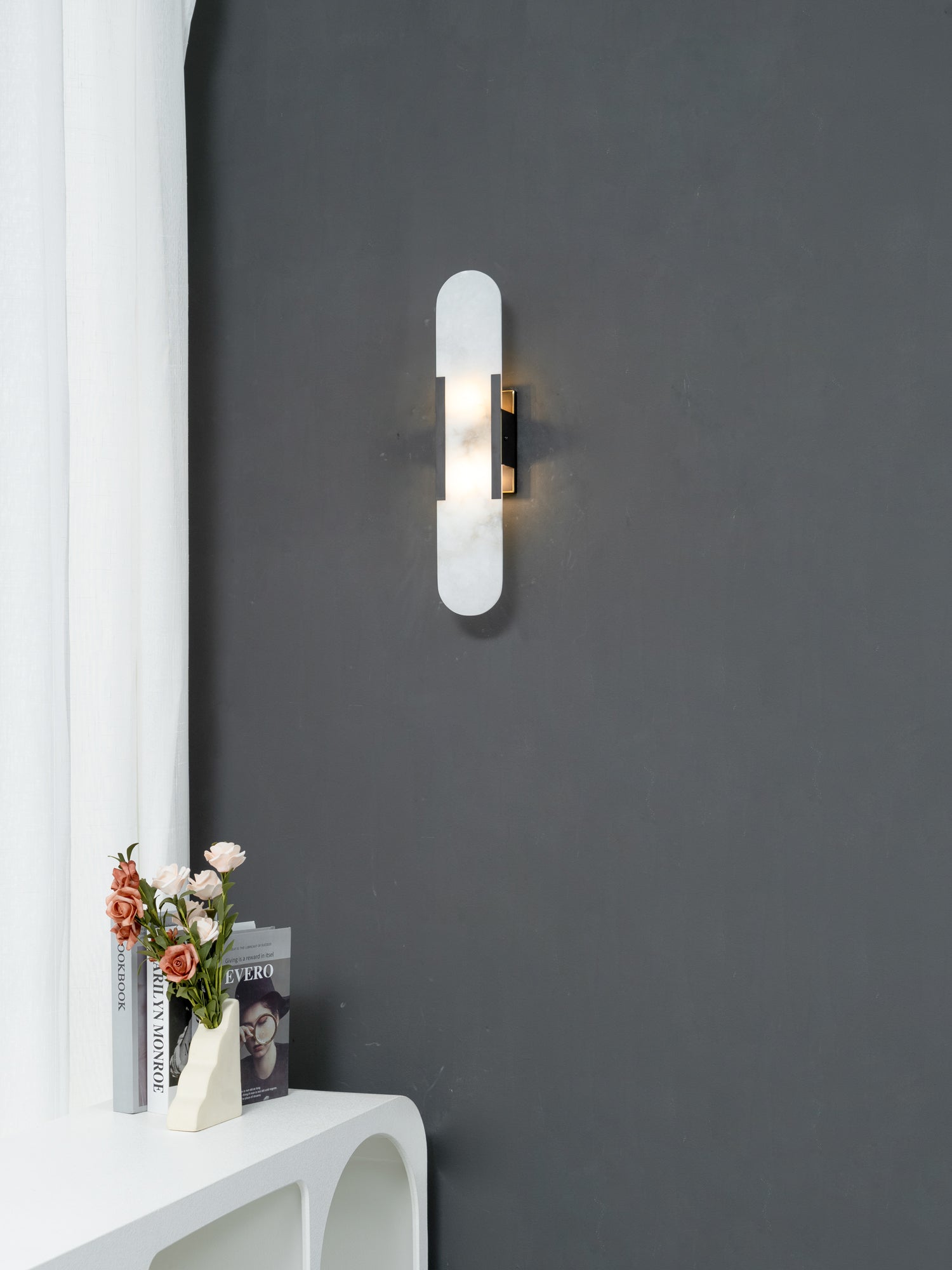 Applique ovale in marmo con illuminazione ambientale LED soffusa