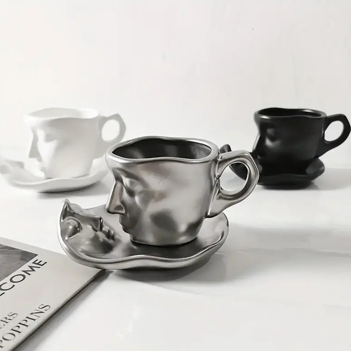EternalLove™ - Set di Tazze da Caffè e Piattini in Ceramica con Bacio
