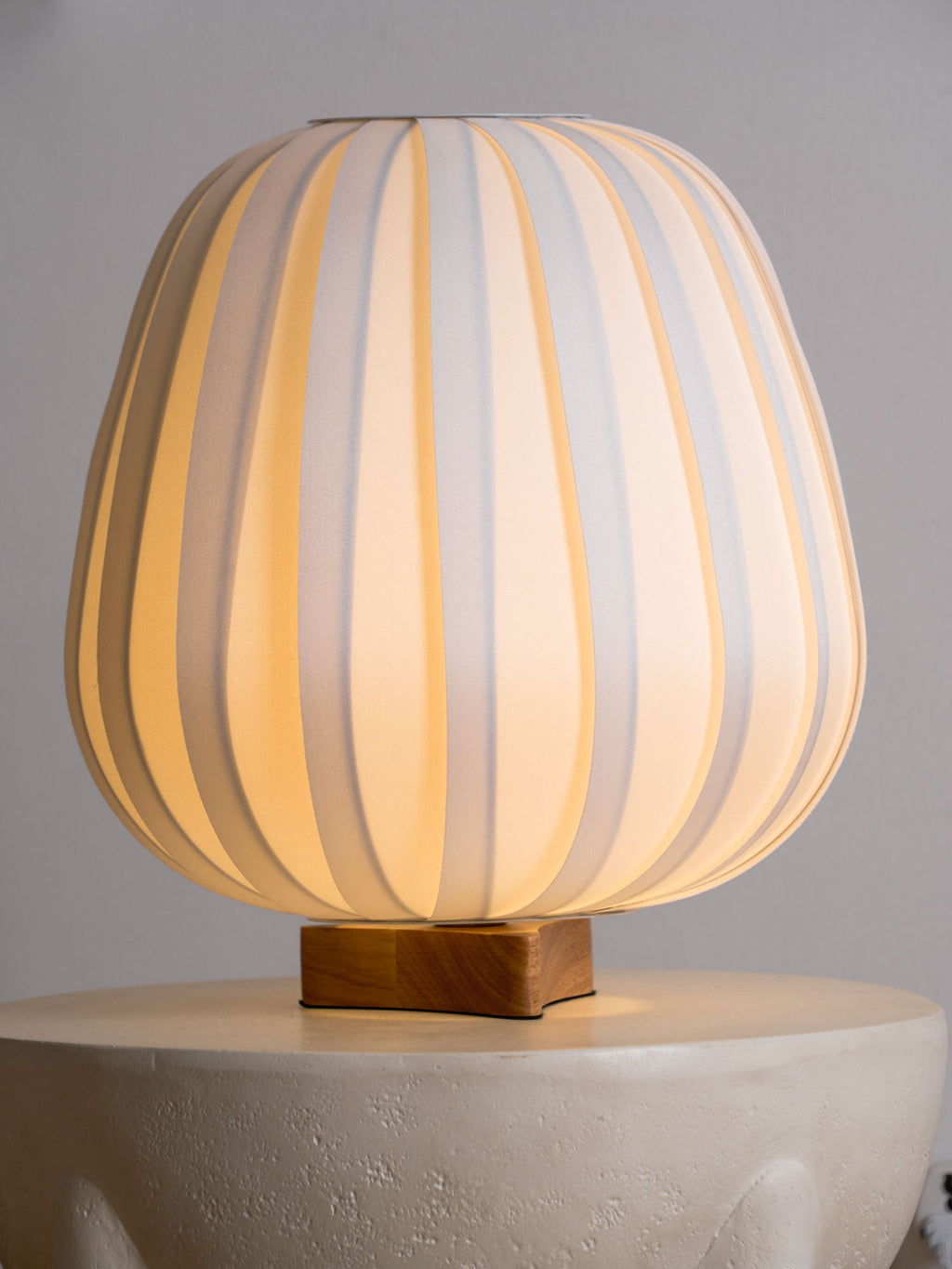 Lampada da Tavolo Minimalista in Tessuto