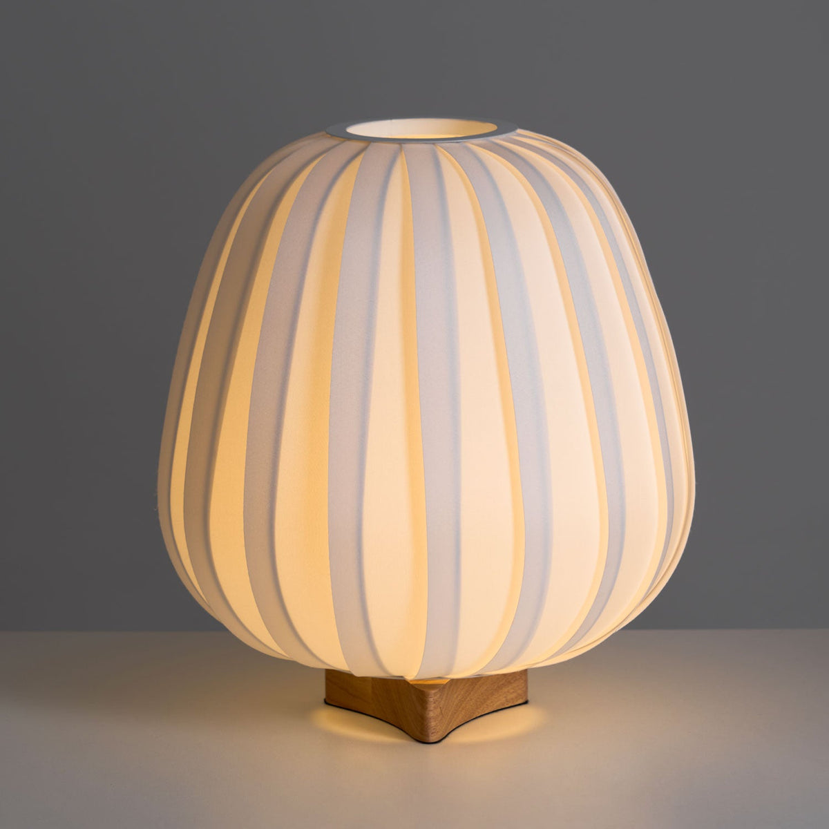 Lampada da Tavolo Minimalista in Tessuto