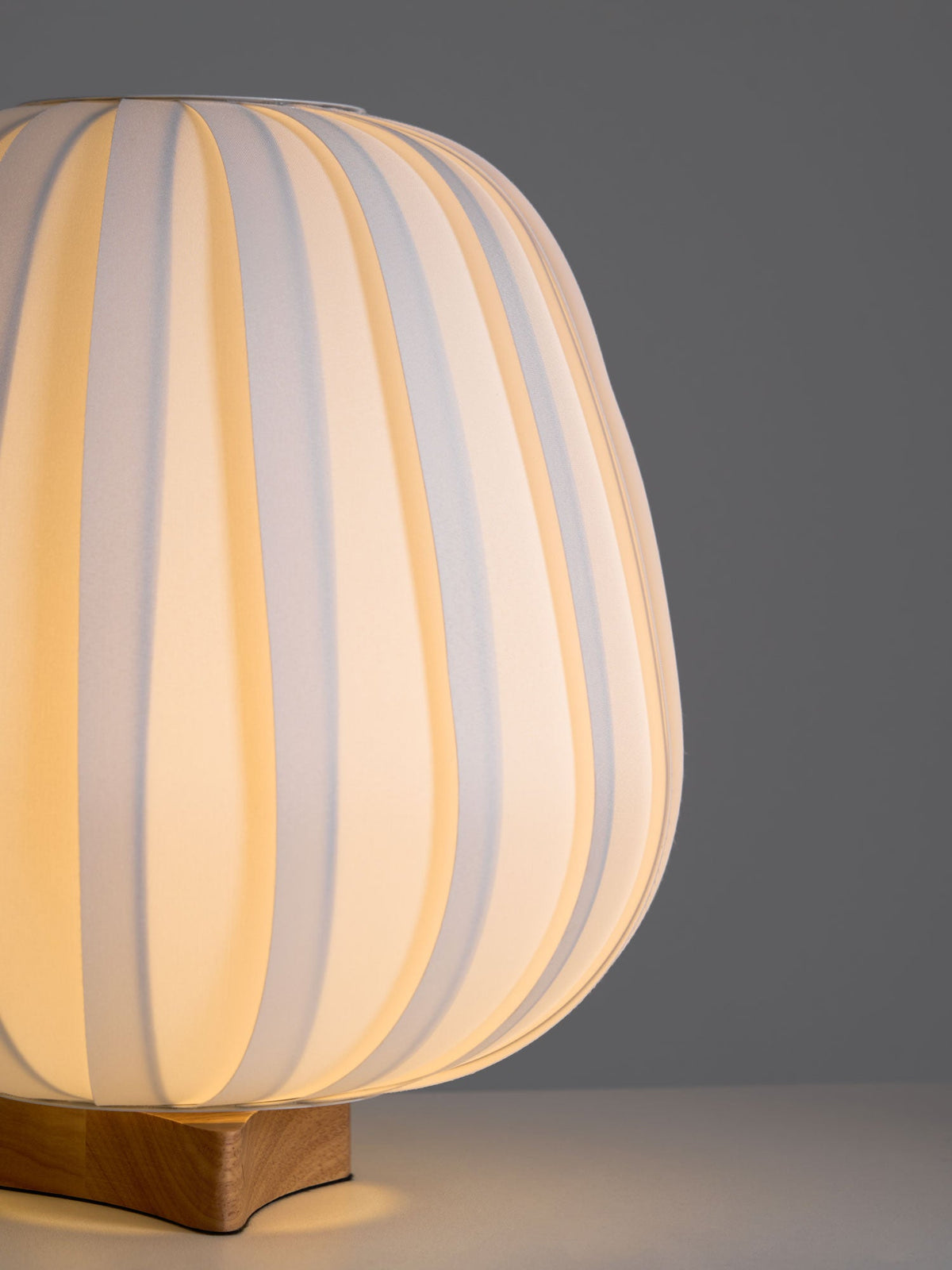 Lampada da Tavolo Minimalista in Tessuto