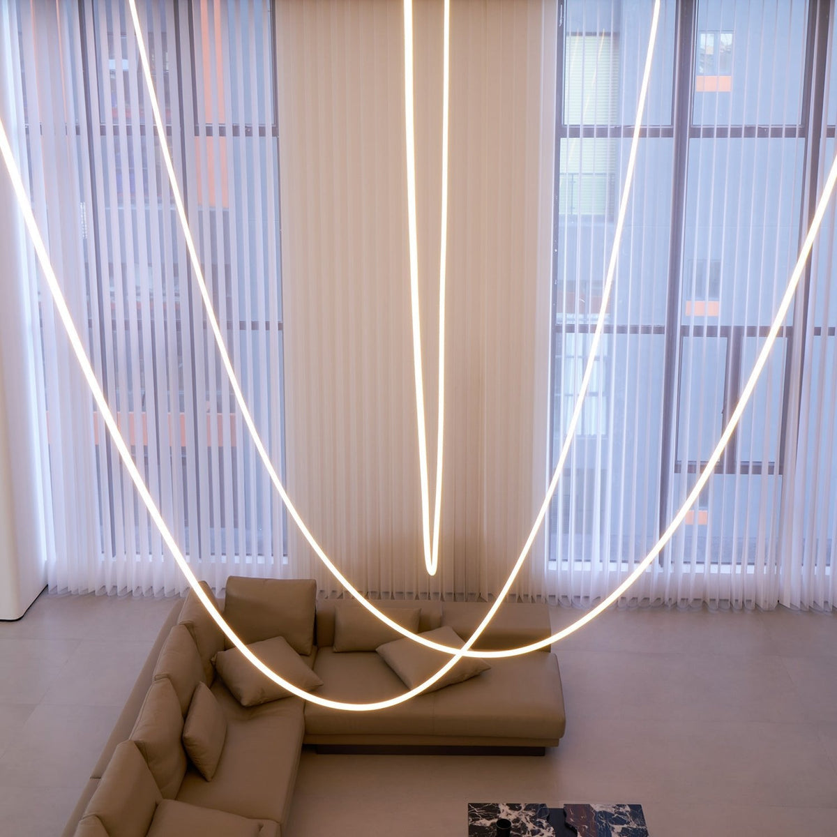 Lampada a sospensione a curva flessibile