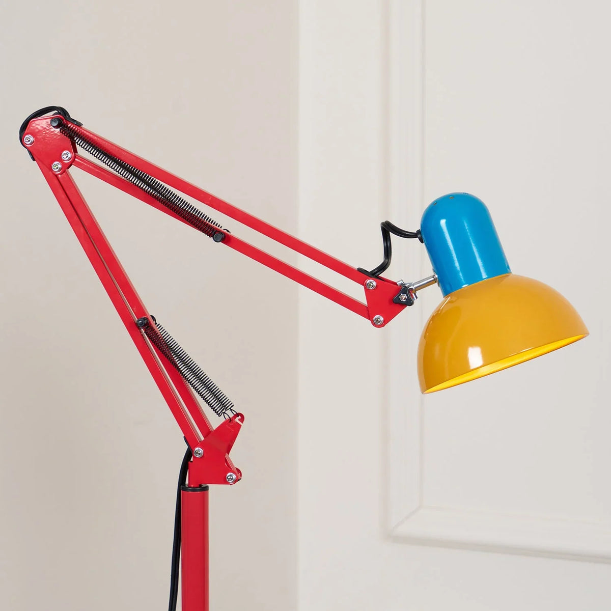 Lampada da terra in metallo – Design elegante in metallo | Illuminazione decorativa per la tua casa