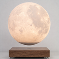 Luce a forma di luna flottante su base di legno