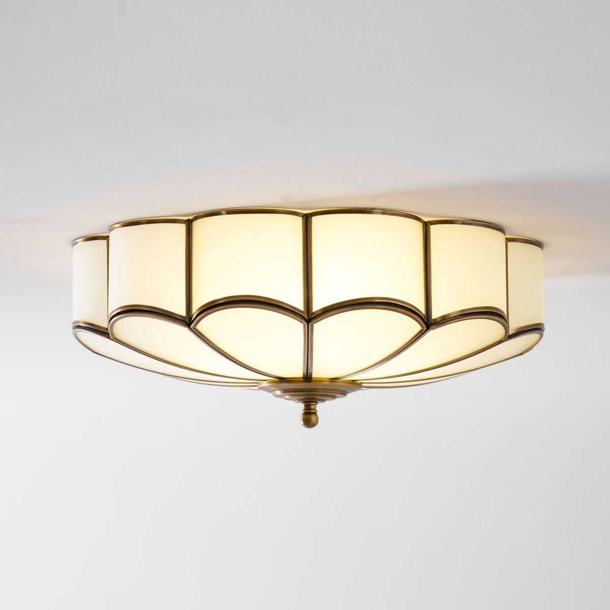 Lampada a soffitto in vetro a forma di fiore