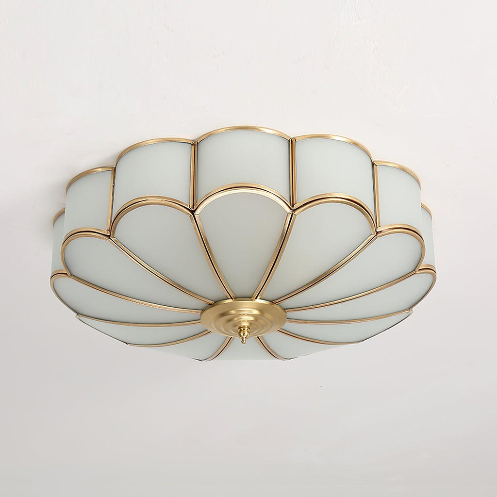 Lampada da soffitto Ulira forma di fiore vetro satinato ottone