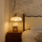Lampada a sospensione in stile francese con paralume in vetro crema a ondine