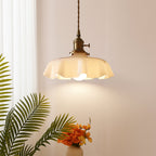 Lampada a sospensione in stile francese con paralume in vetro crema a ondine