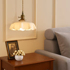 Lampada a sospensione in stile francese con paralume in vetro crema a ondine