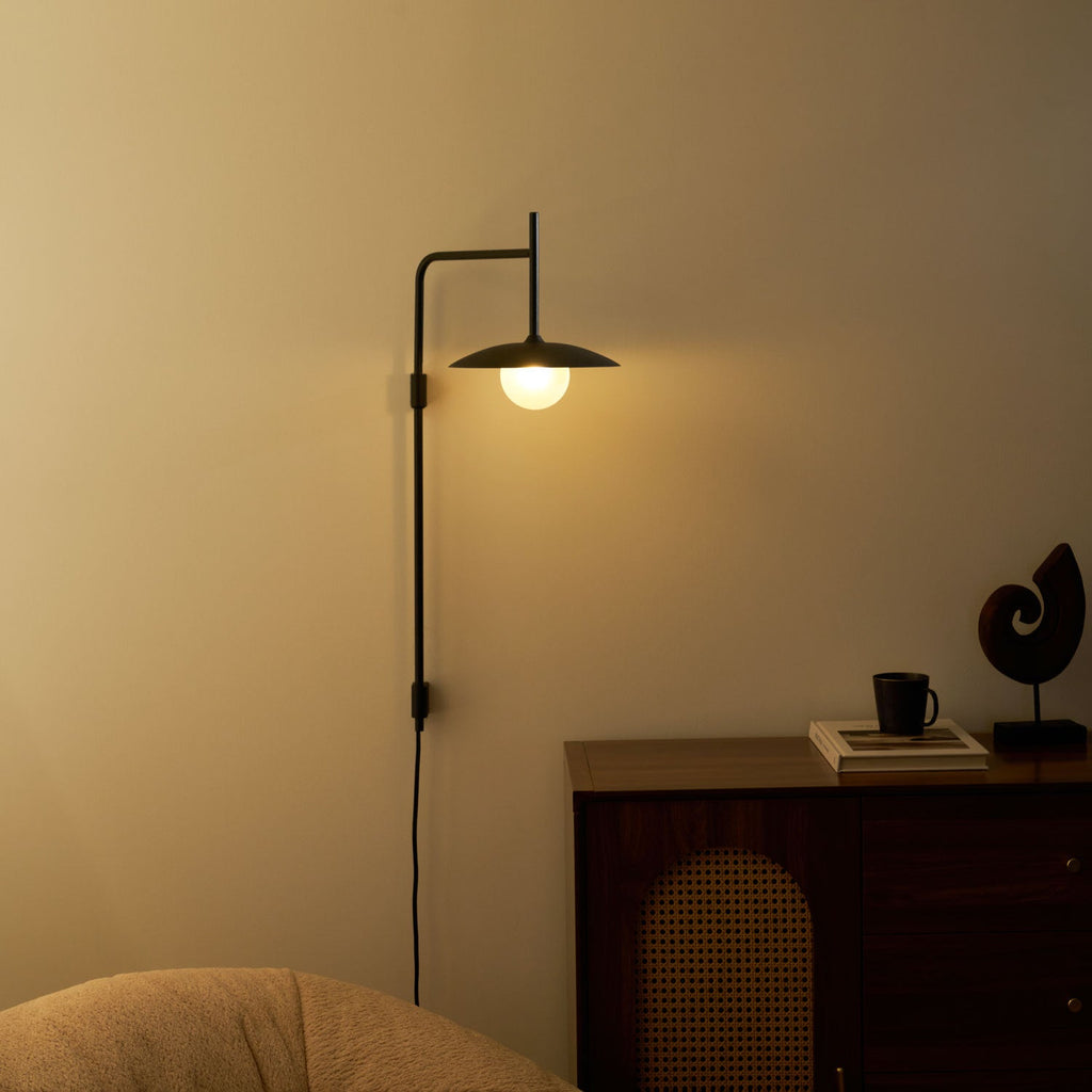 Lampada da parete Gea con braccio oscillante