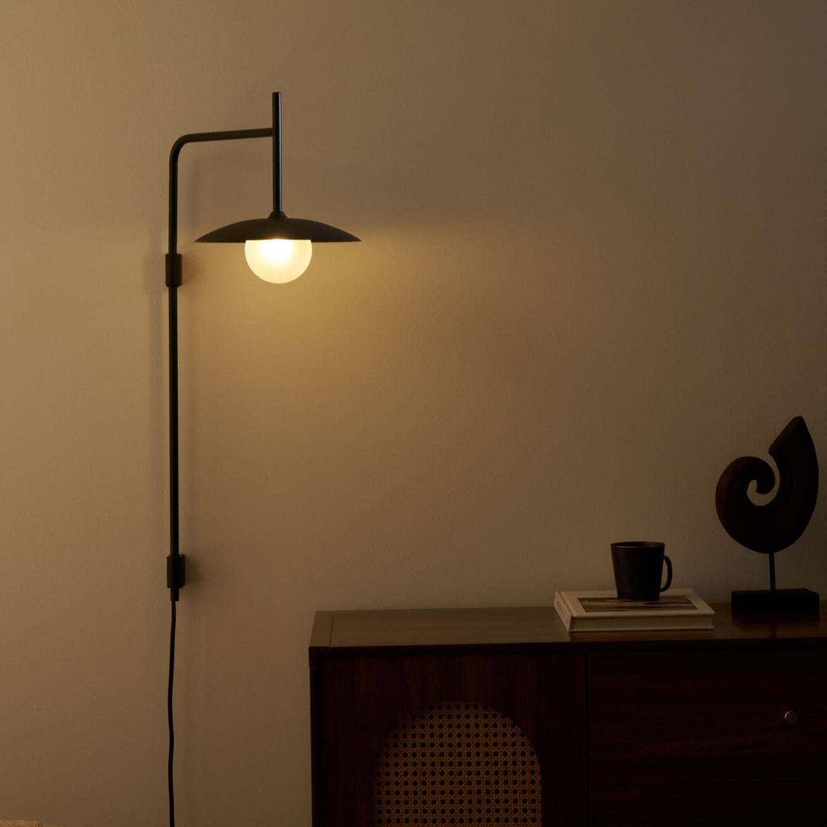 Lampada da parete Gea con braccio oscillante