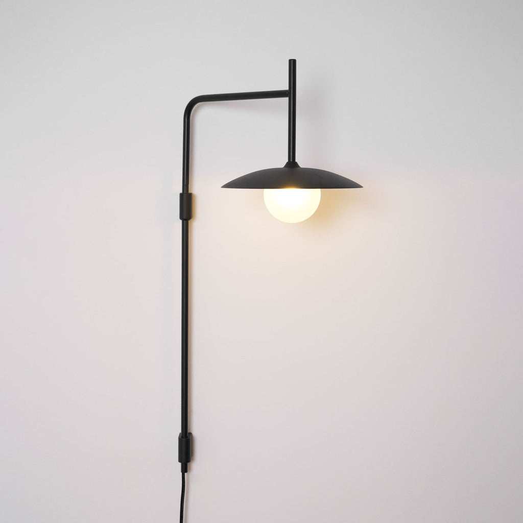 Lampada da parete Gea con braccio oscillante