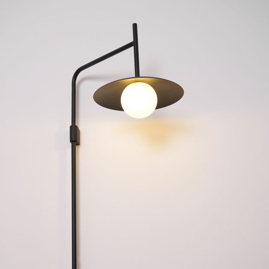 Lampada da parete Gea con braccio oscillante