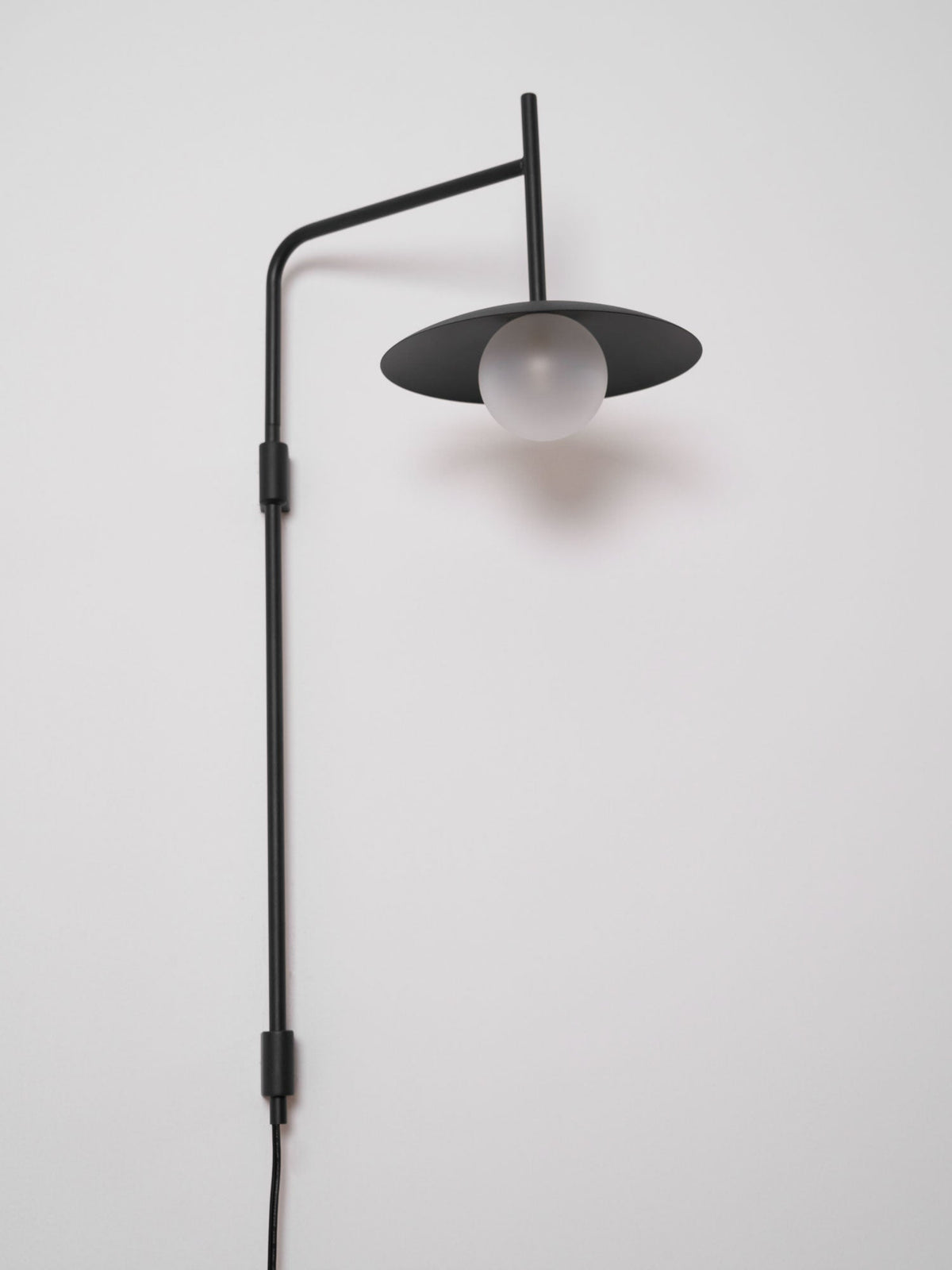 Lampada da parete Gea con braccio oscillante