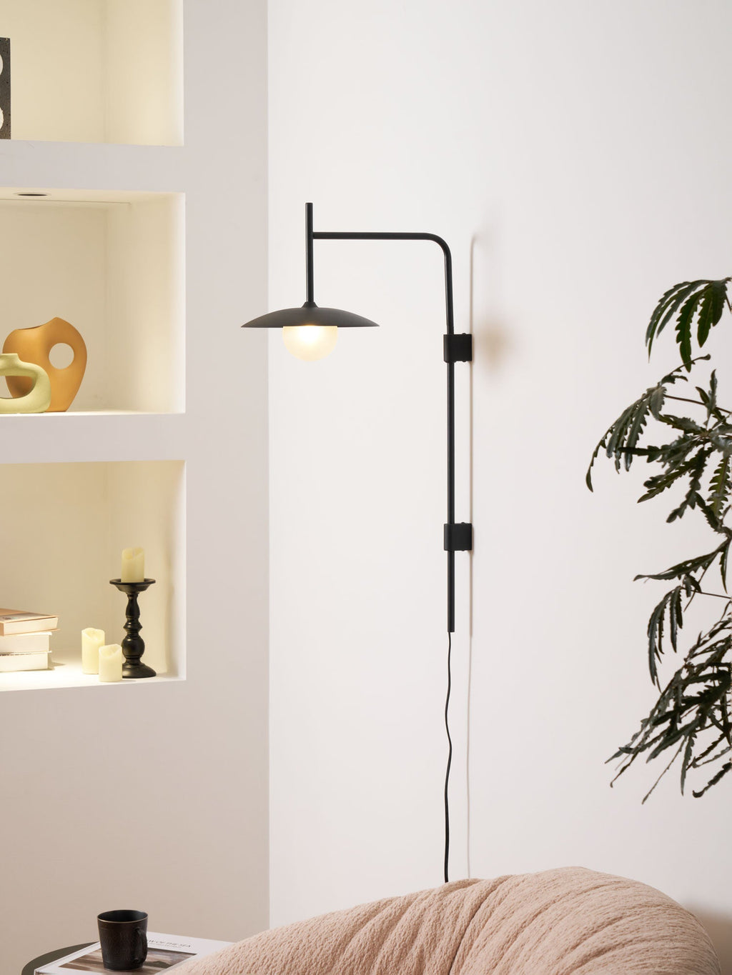 Lampada da parete Gea con braccio oscillante