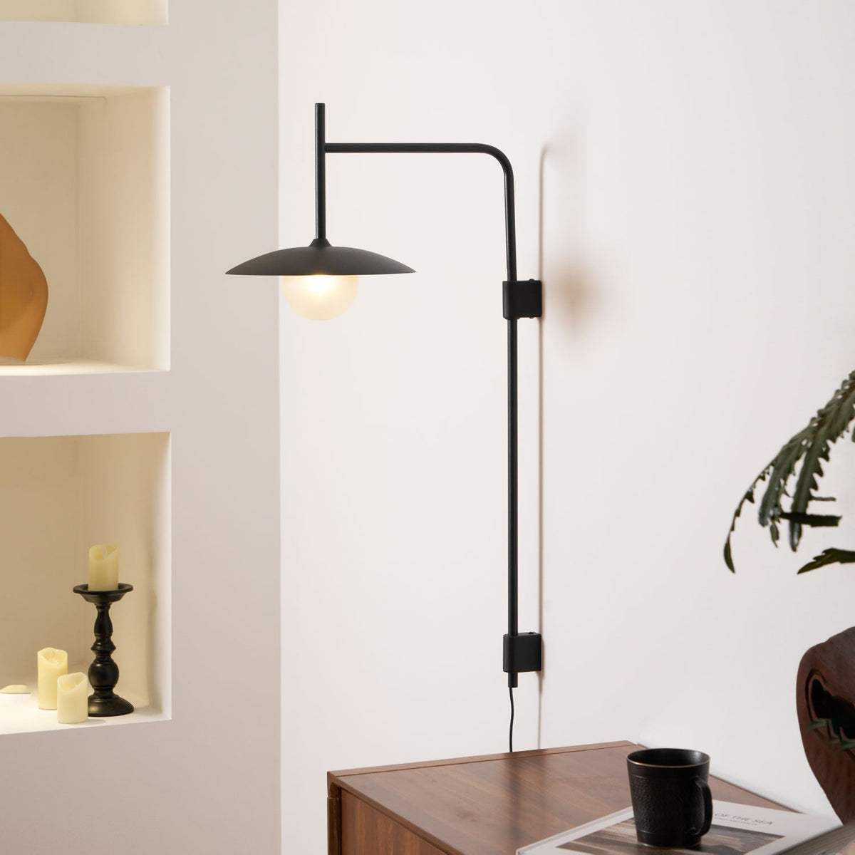 Lampada da parete Gea con braccio oscillante