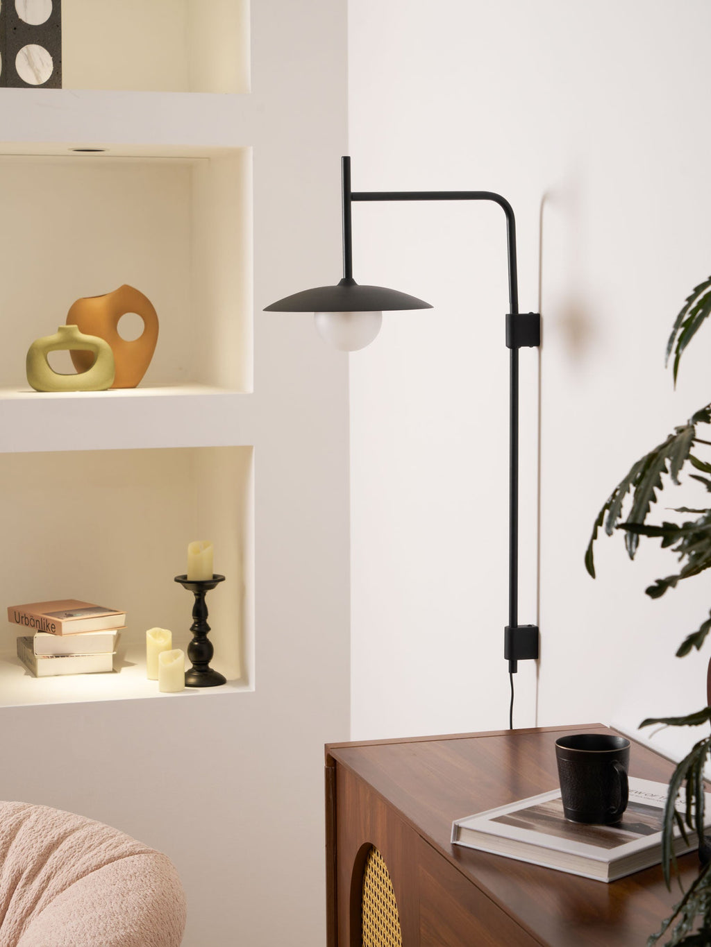 Lampada da parete Gea con braccio oscillante