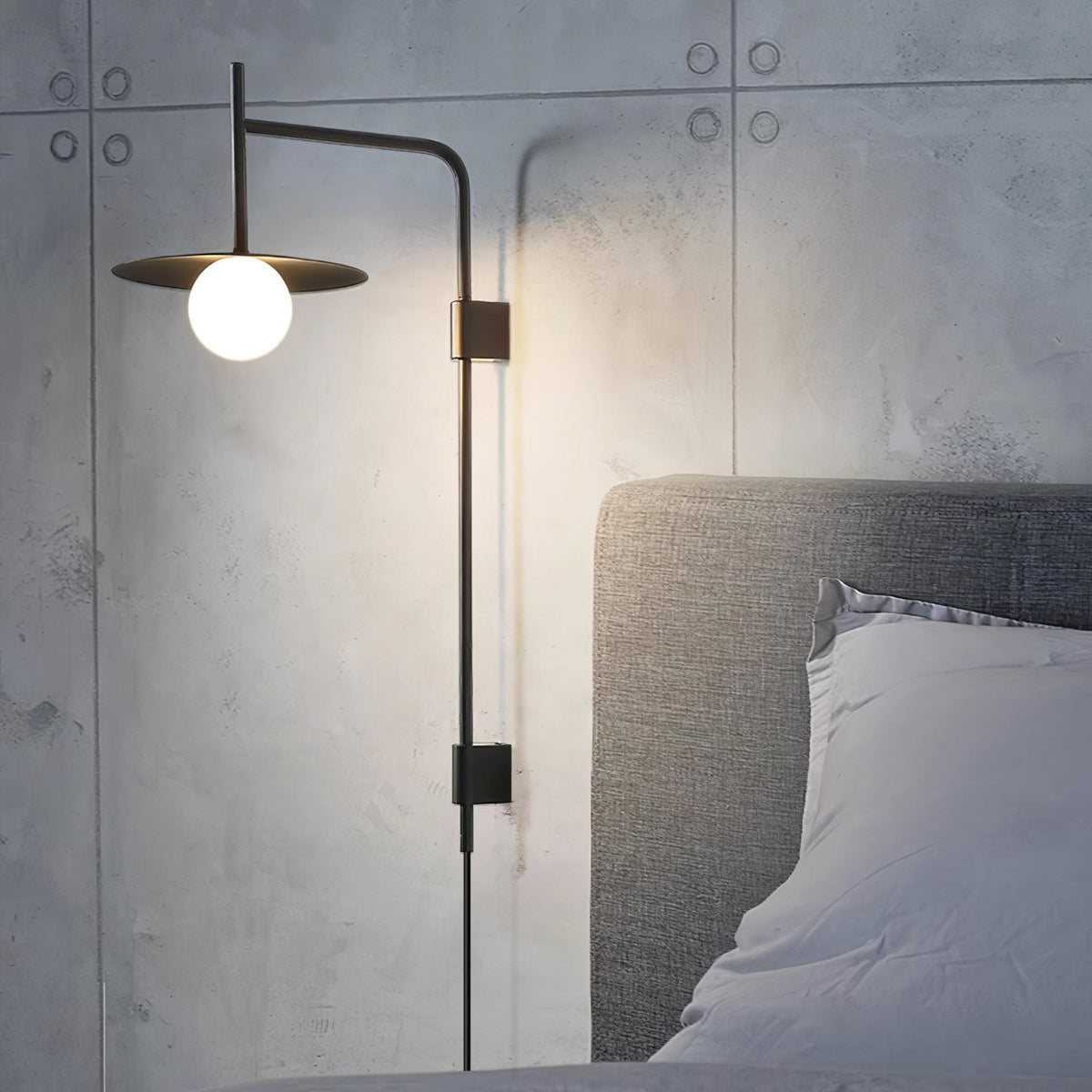 Lampada da parete Gea con braccio oscillante