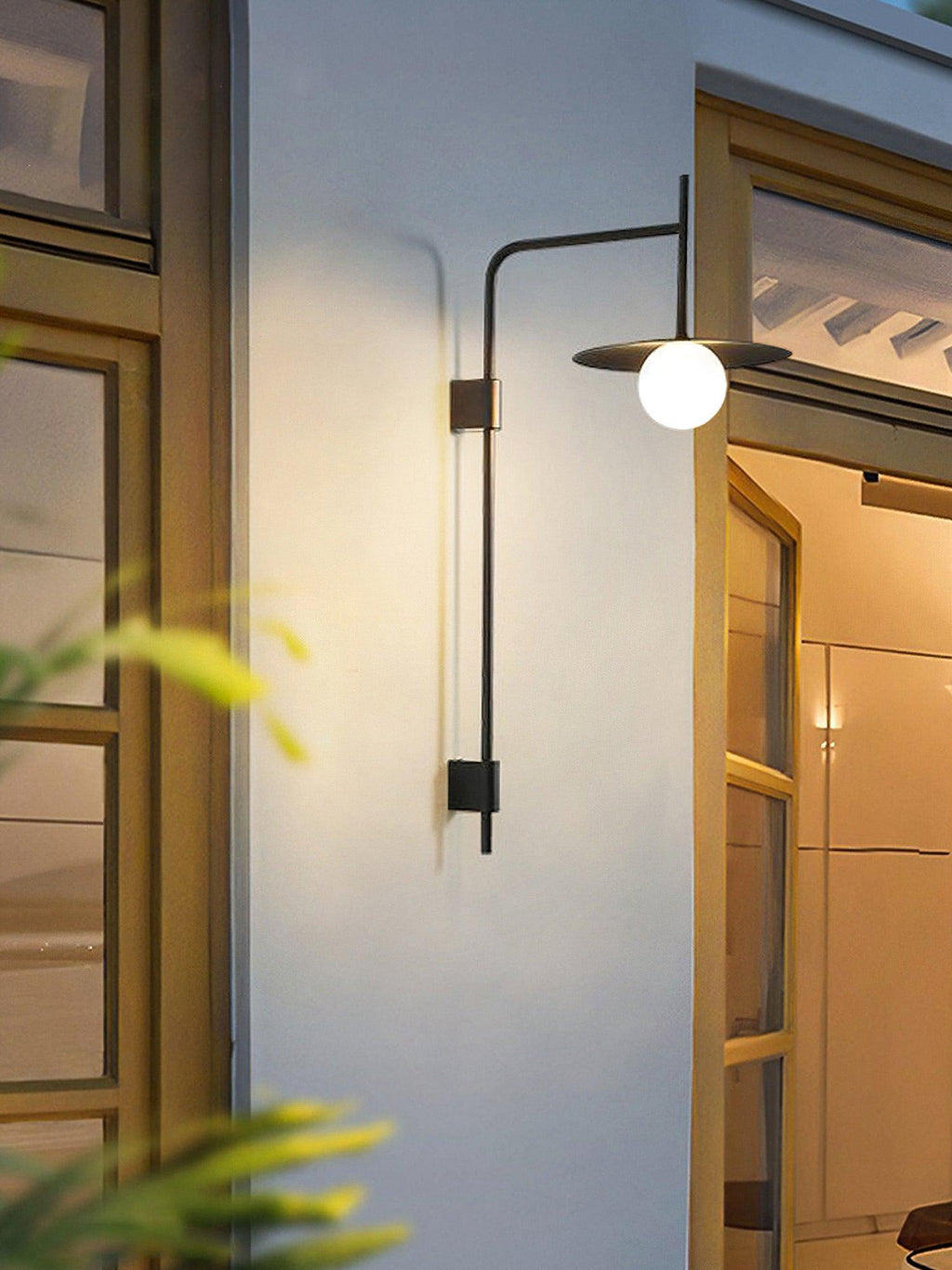 Lampada da parete Gea con braccio oscillante