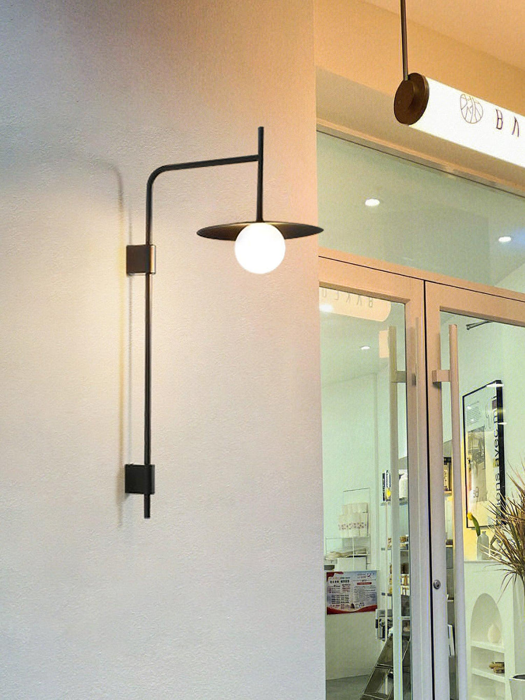Lampada da parete Gea con braccio oscillante