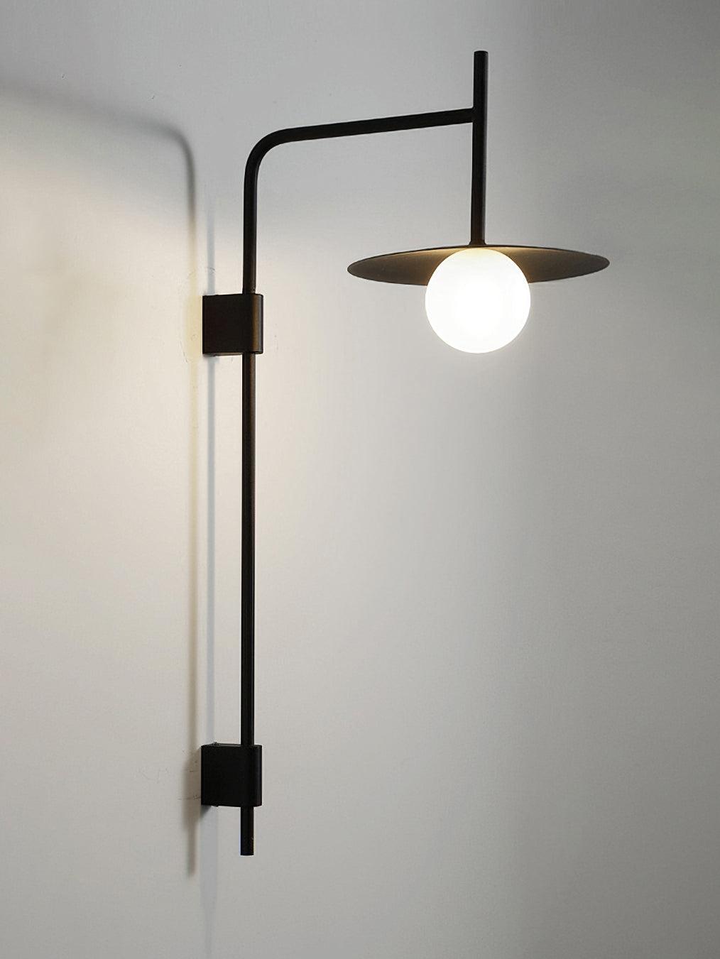 Lampada da parete Gea con braccio oscillante