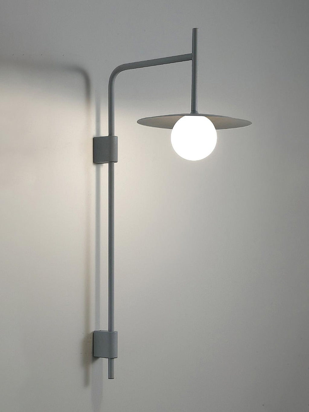 Lampada da parete Gea con braccio oscillante