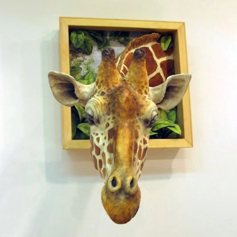 TallVista – Arte Murale 3D di Giraffa con Testa Scolpita che Si Estende da una Scena Giungla Incorniciata